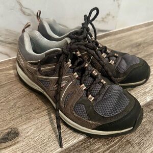 Women’s Solomon Gray and Black Athletic Hiking Shoes Excellent Quality Condition